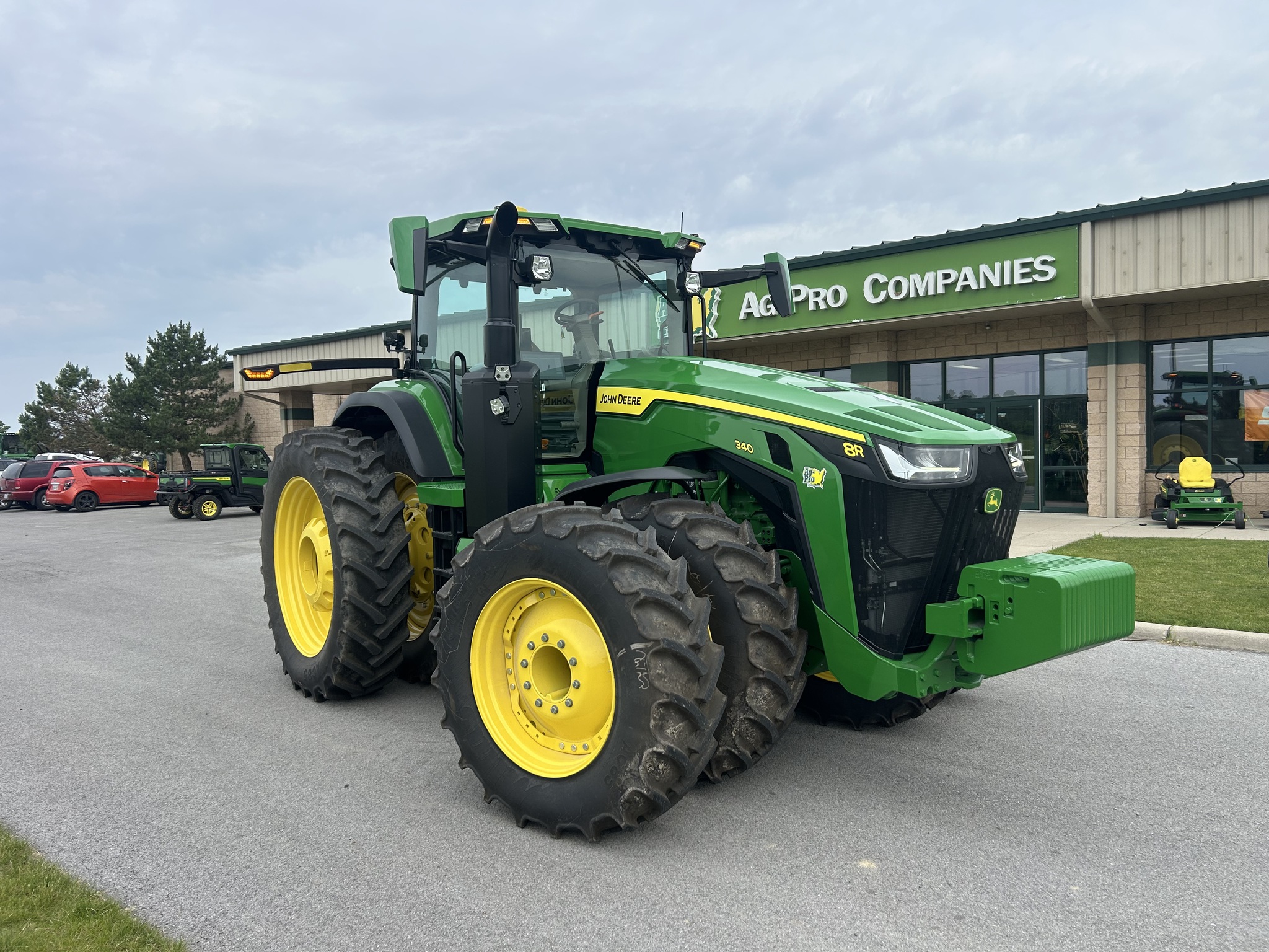 2024 John Deere 8R 340 Image 3