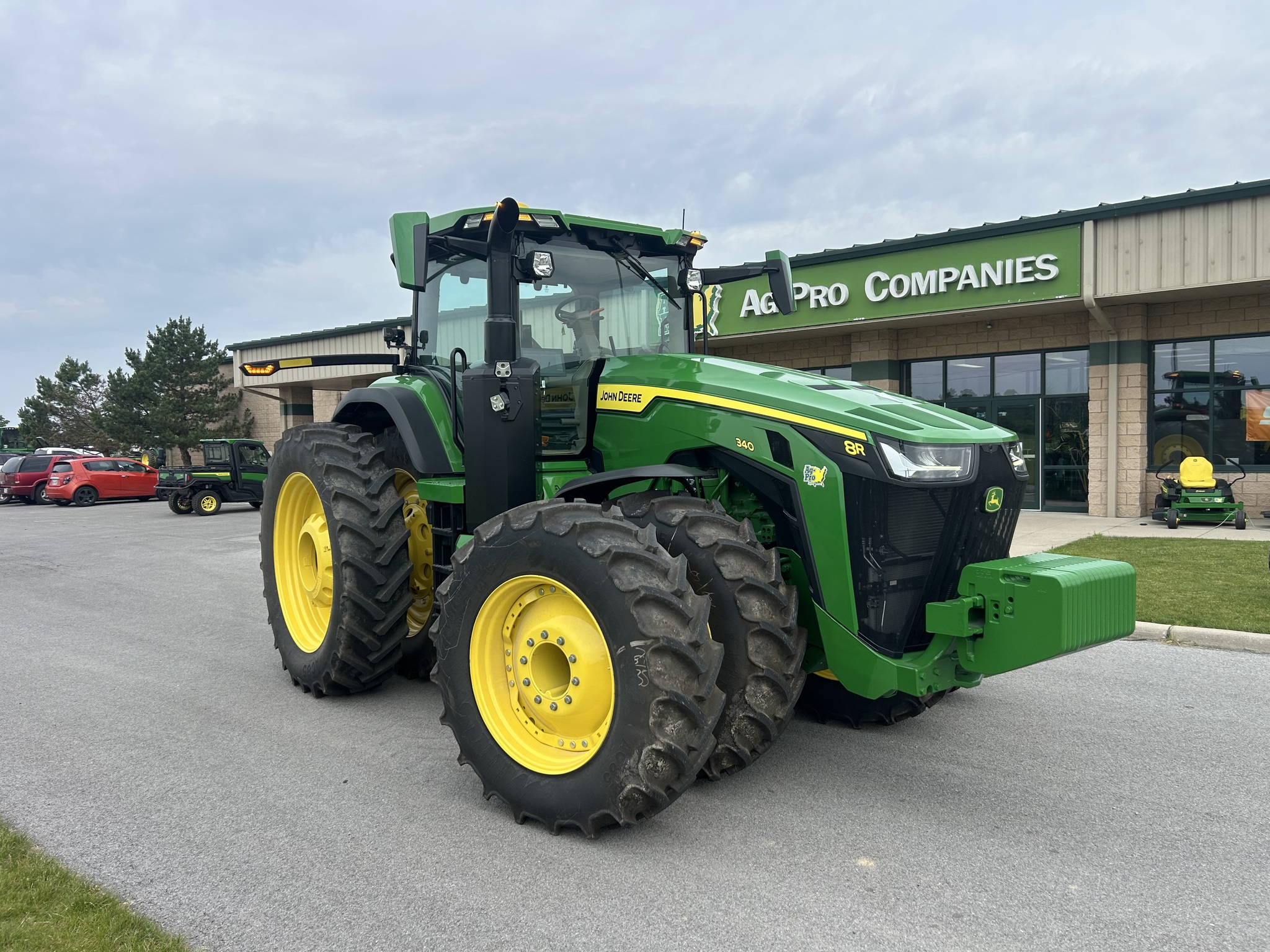 2024 John Deere 8R 340 Image 4