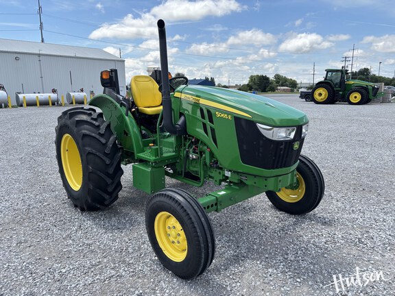 Photo of 2021 John Deere 5065E