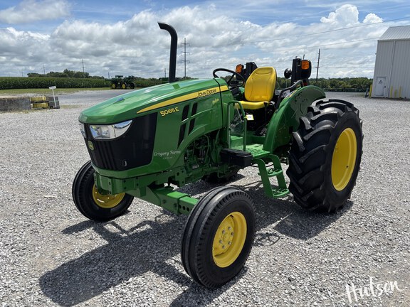 Photo of 2021 John Deere 5065E