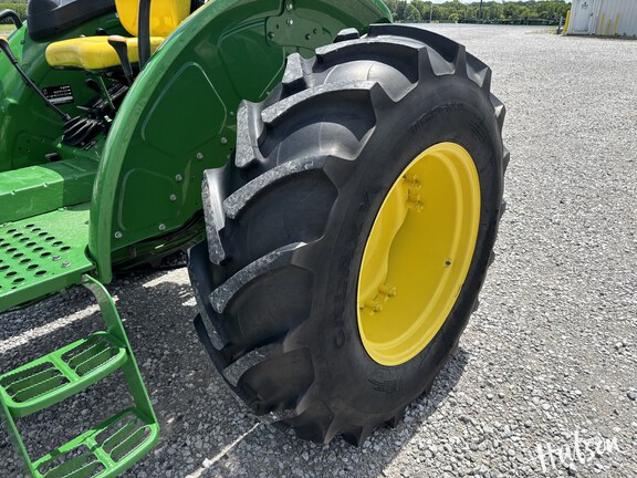 Photo of 2021 John Deere 5065E