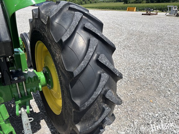 Photo of 2021 John Deere 5065E
