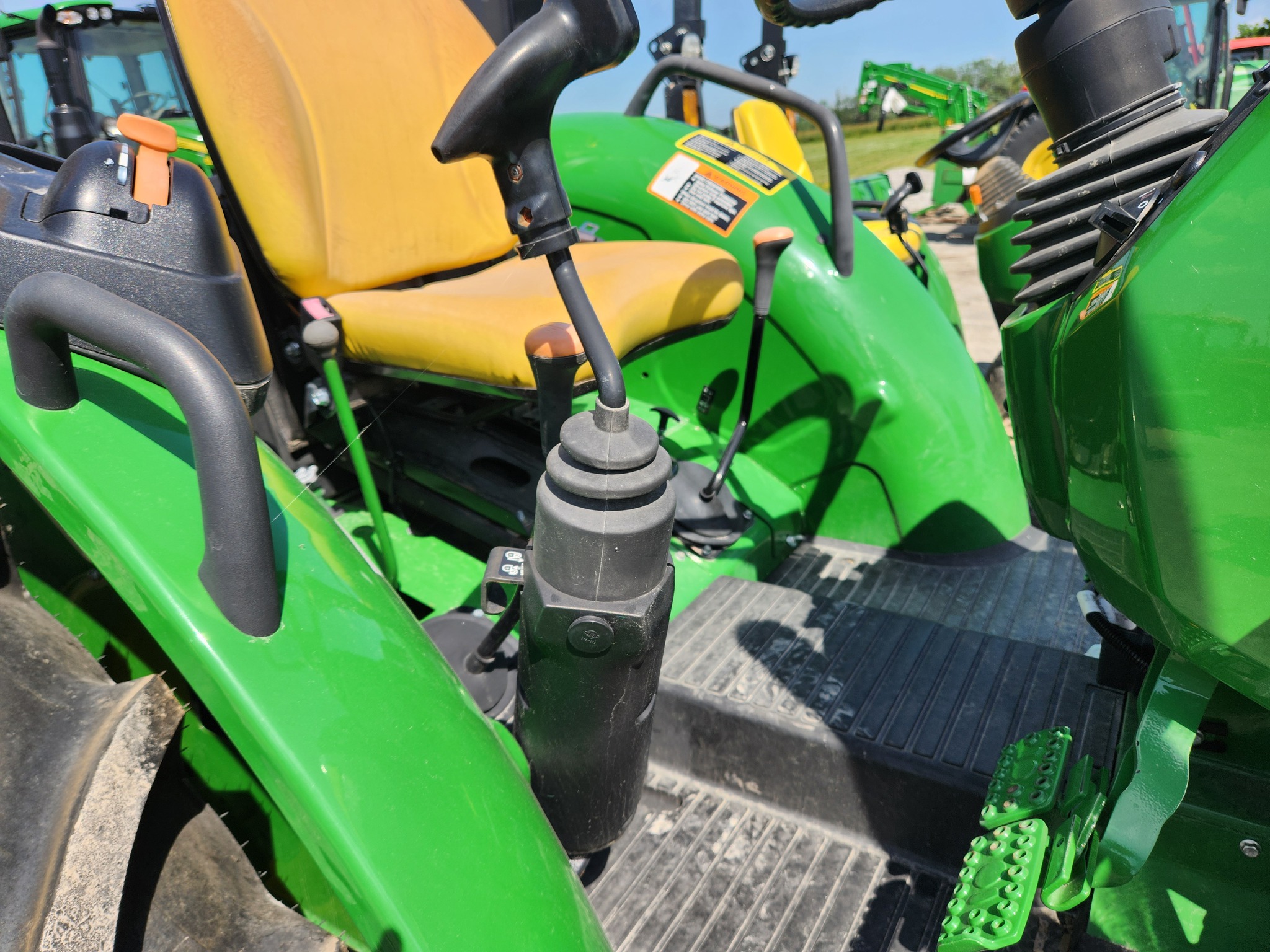 2022 John Deere 5055E Image 4