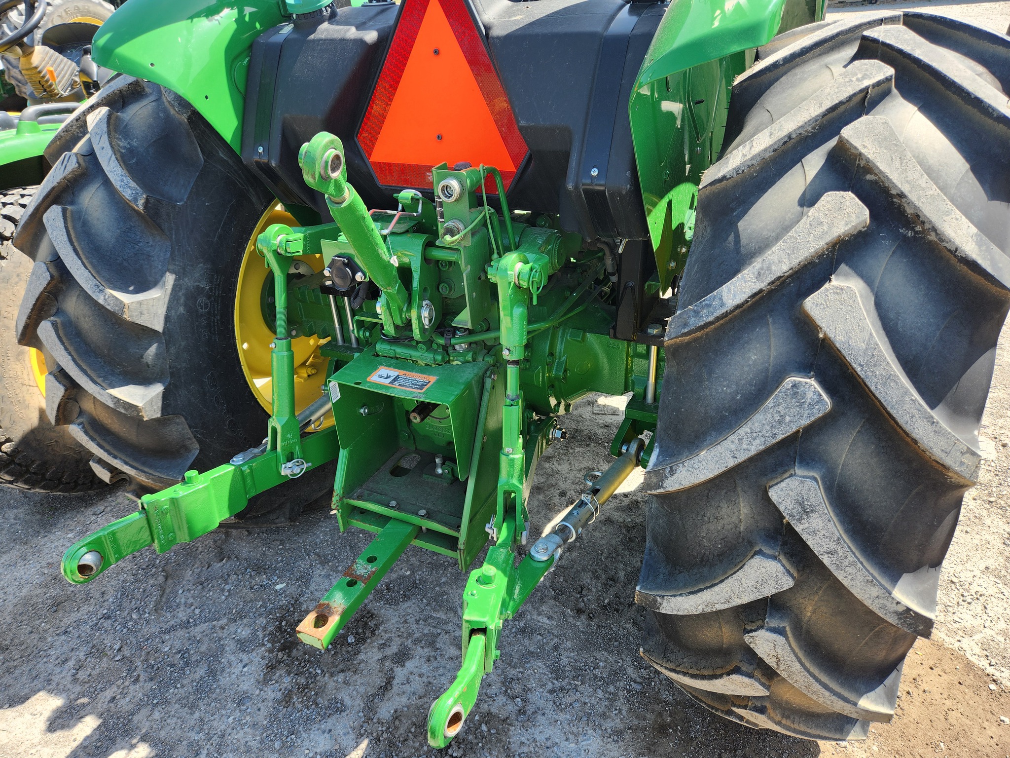 2022 John Deere 5055E Image 3