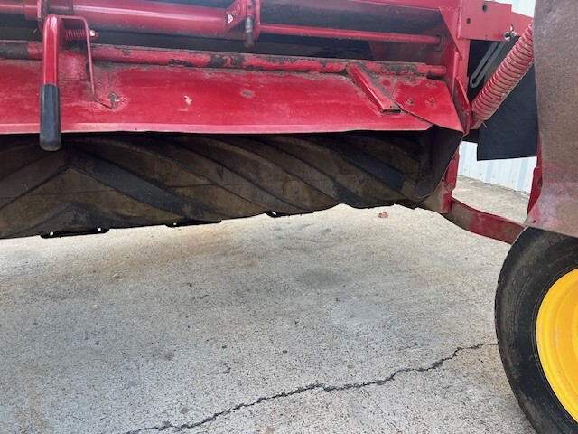  2016 New Holland H7220 at Heritage Tractor in West Plains, MO