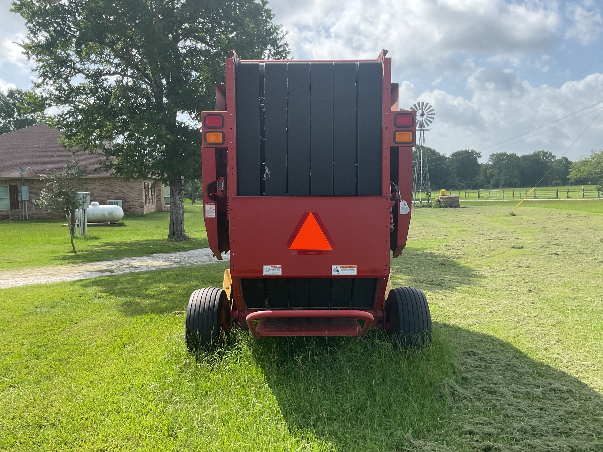 2007 New Holland BR750A Image 4
