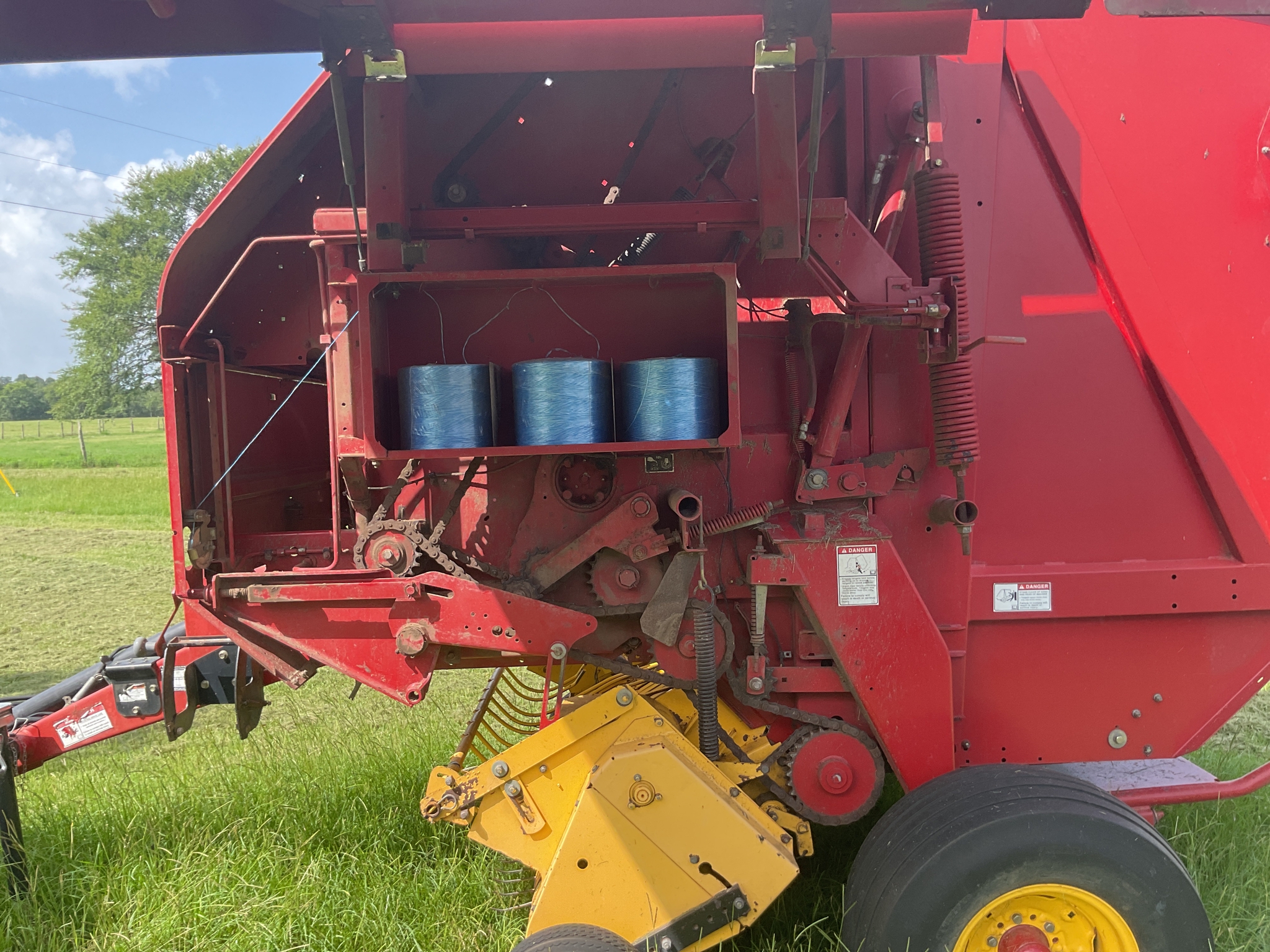 2007 New Holland BR750A Image 12
