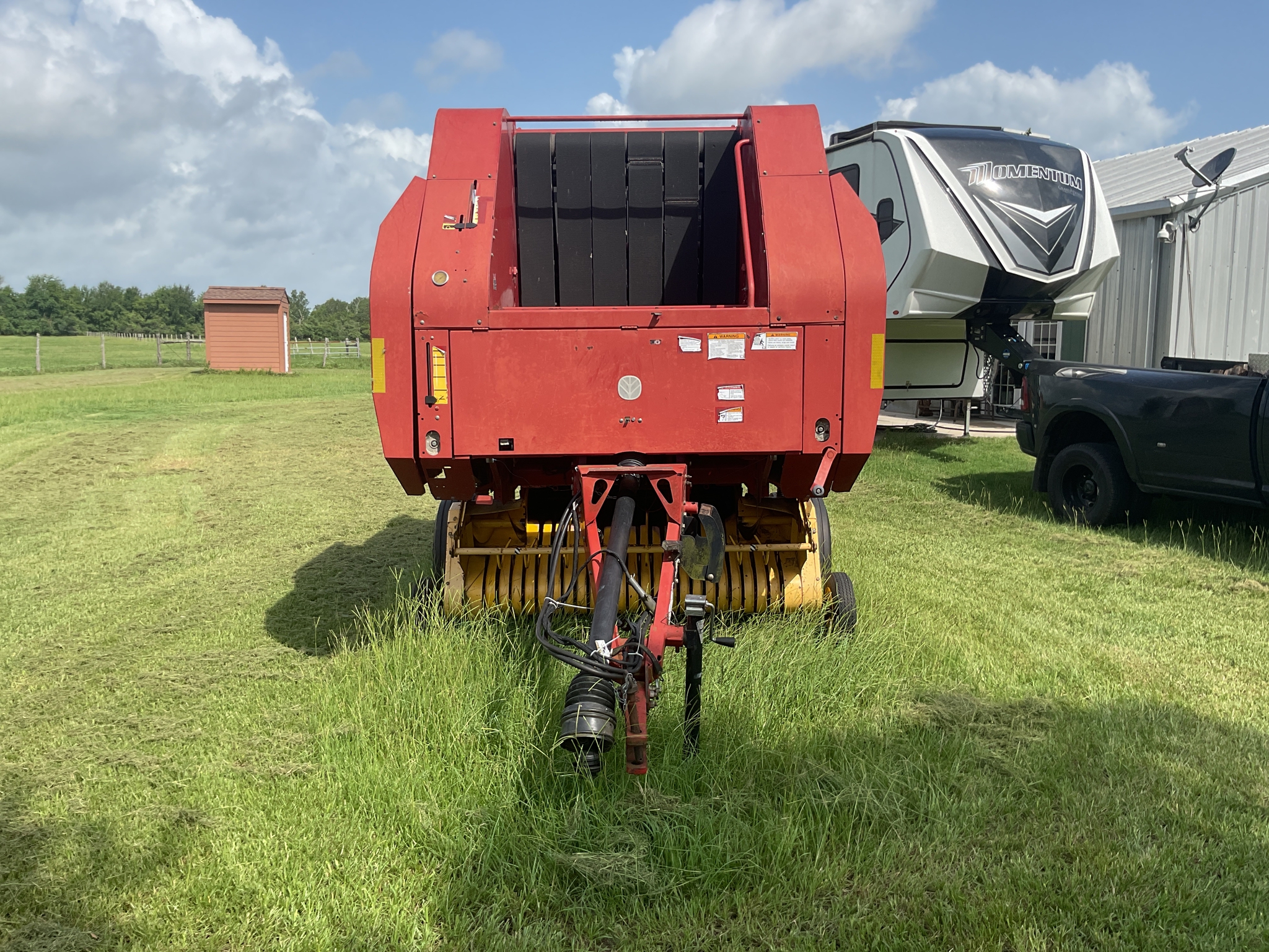 2007 New Holland BR750A Image 3