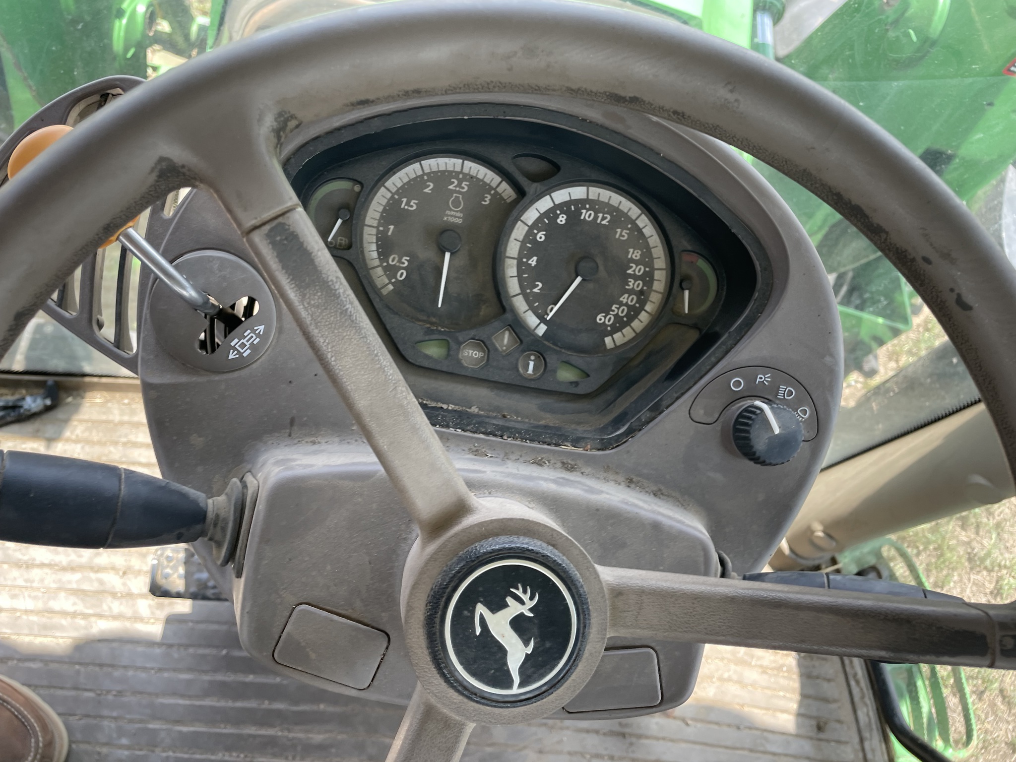 2013 John Deere 6105R Image 6