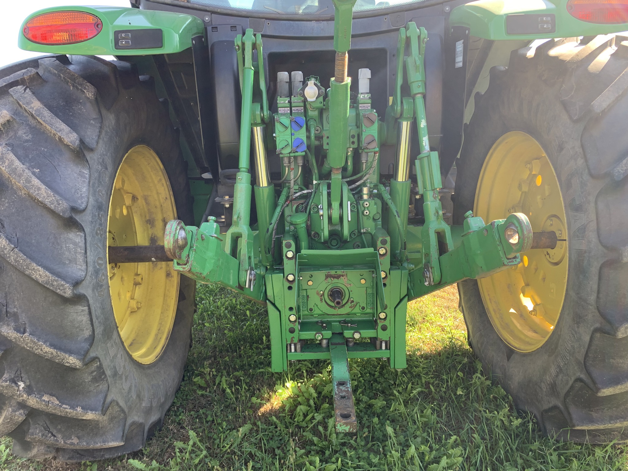 2013 John Deere 6105R Image 8