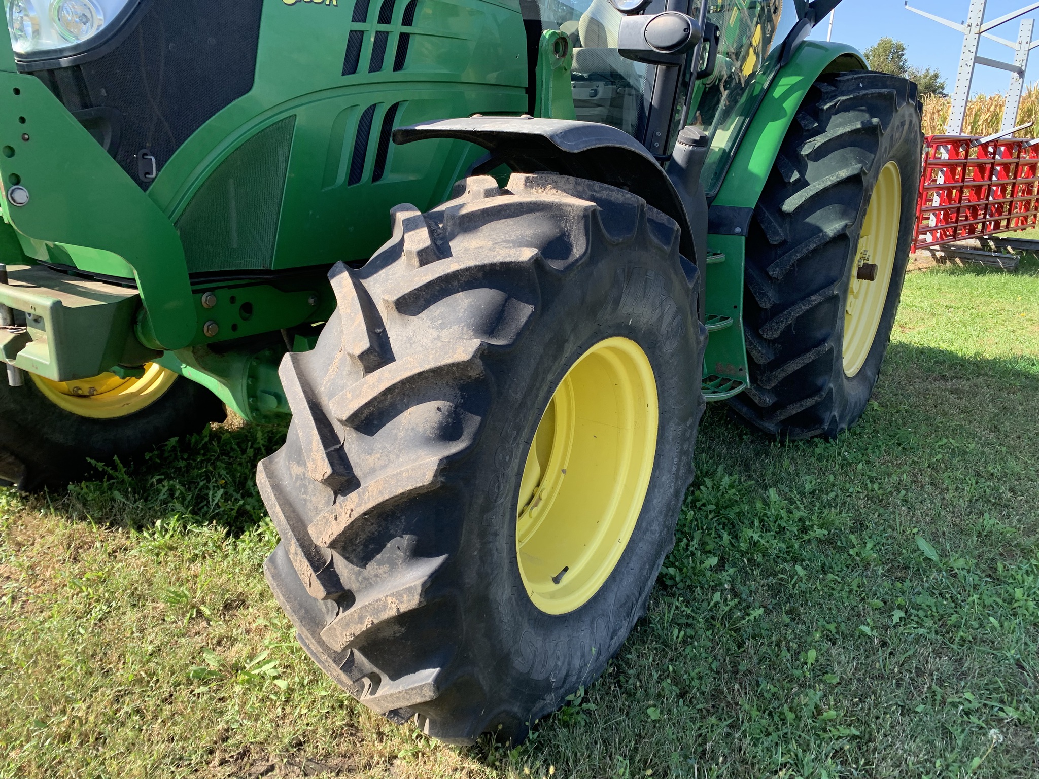 2013 John Deere 6105R Image 4