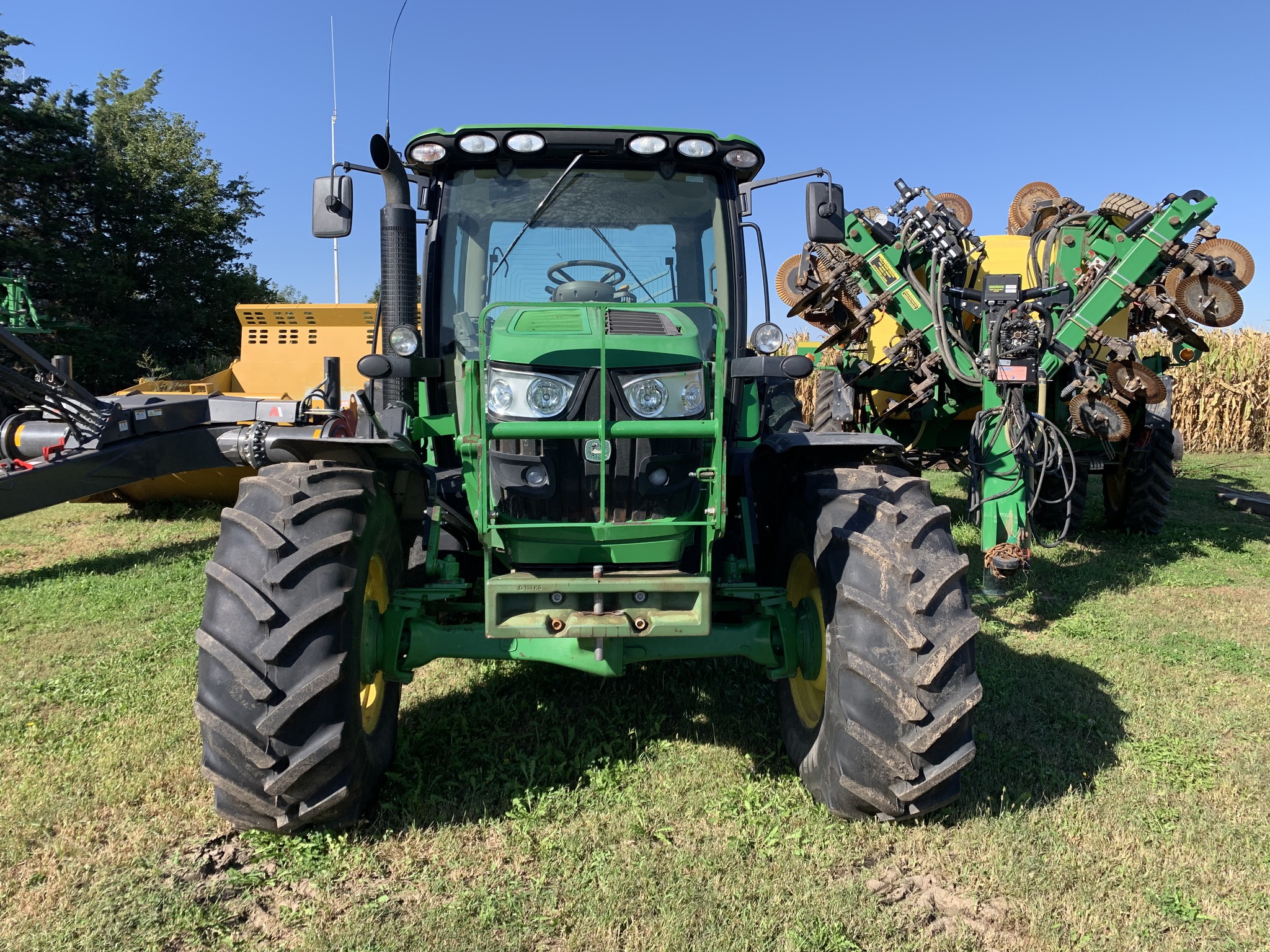 2013 John Deere 6105R Image 2