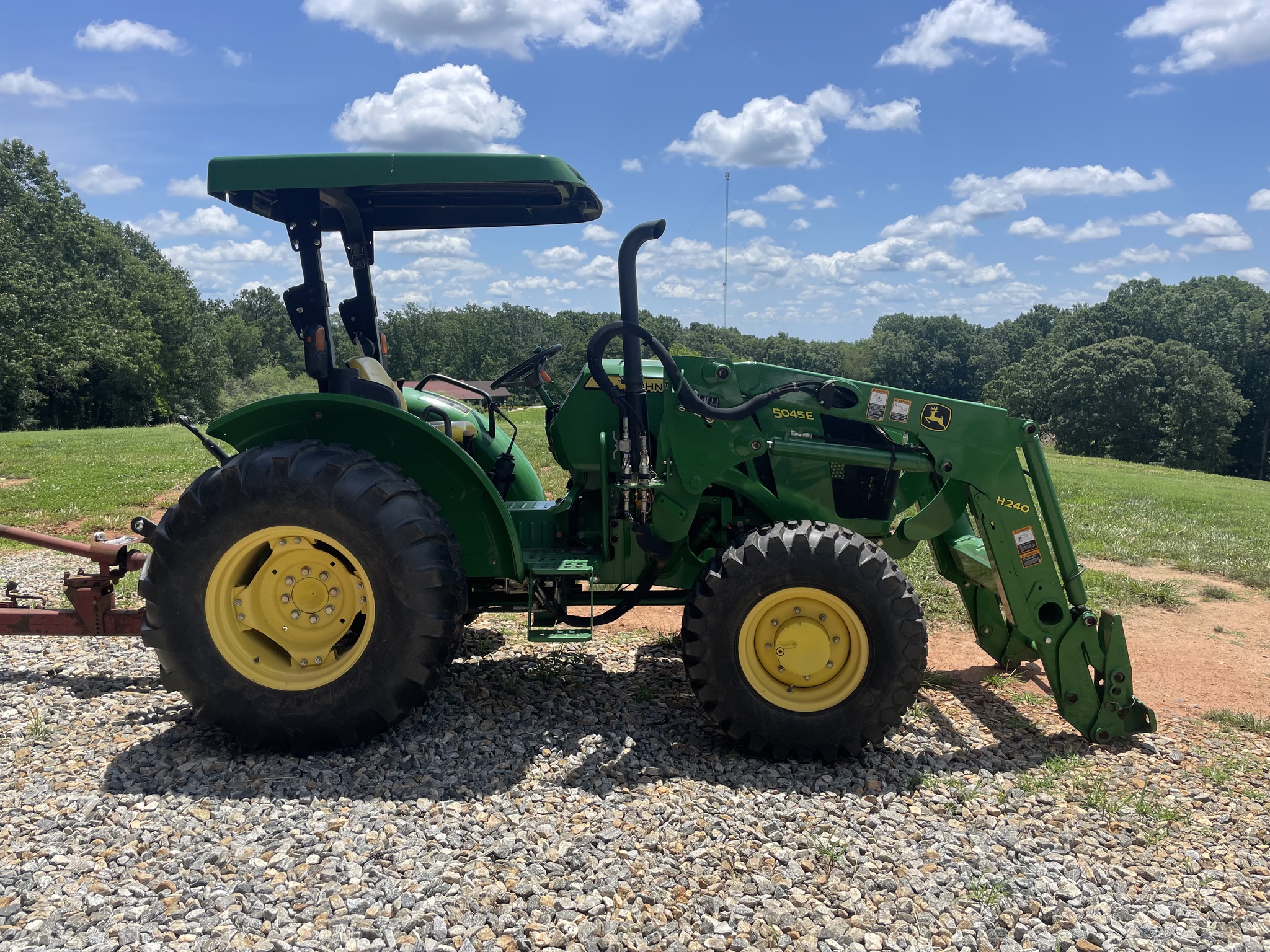 2015 John Deere 5045E Image 1