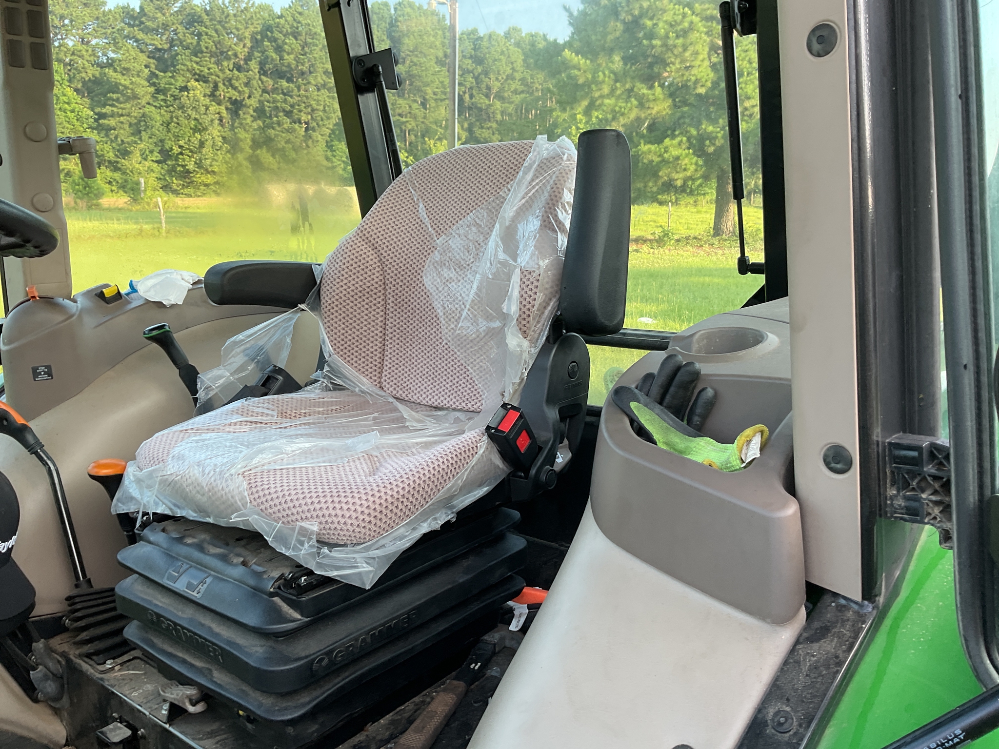 2022 John Deere 5075E Image 10