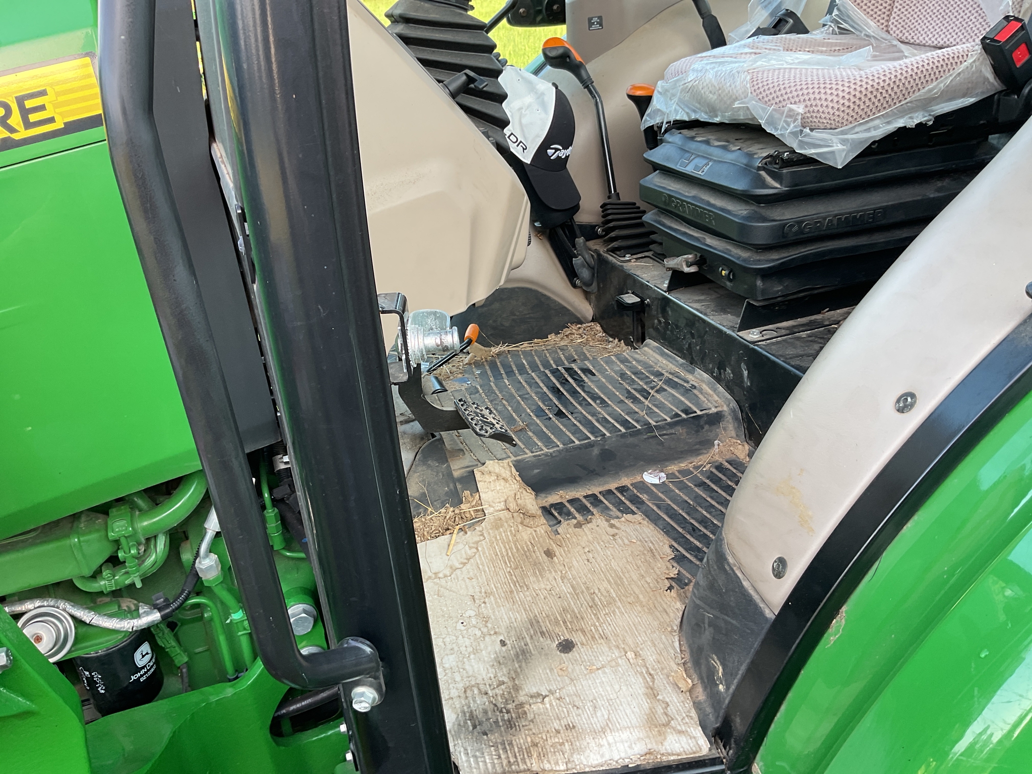 2022 John Deere 5075E Image 11
