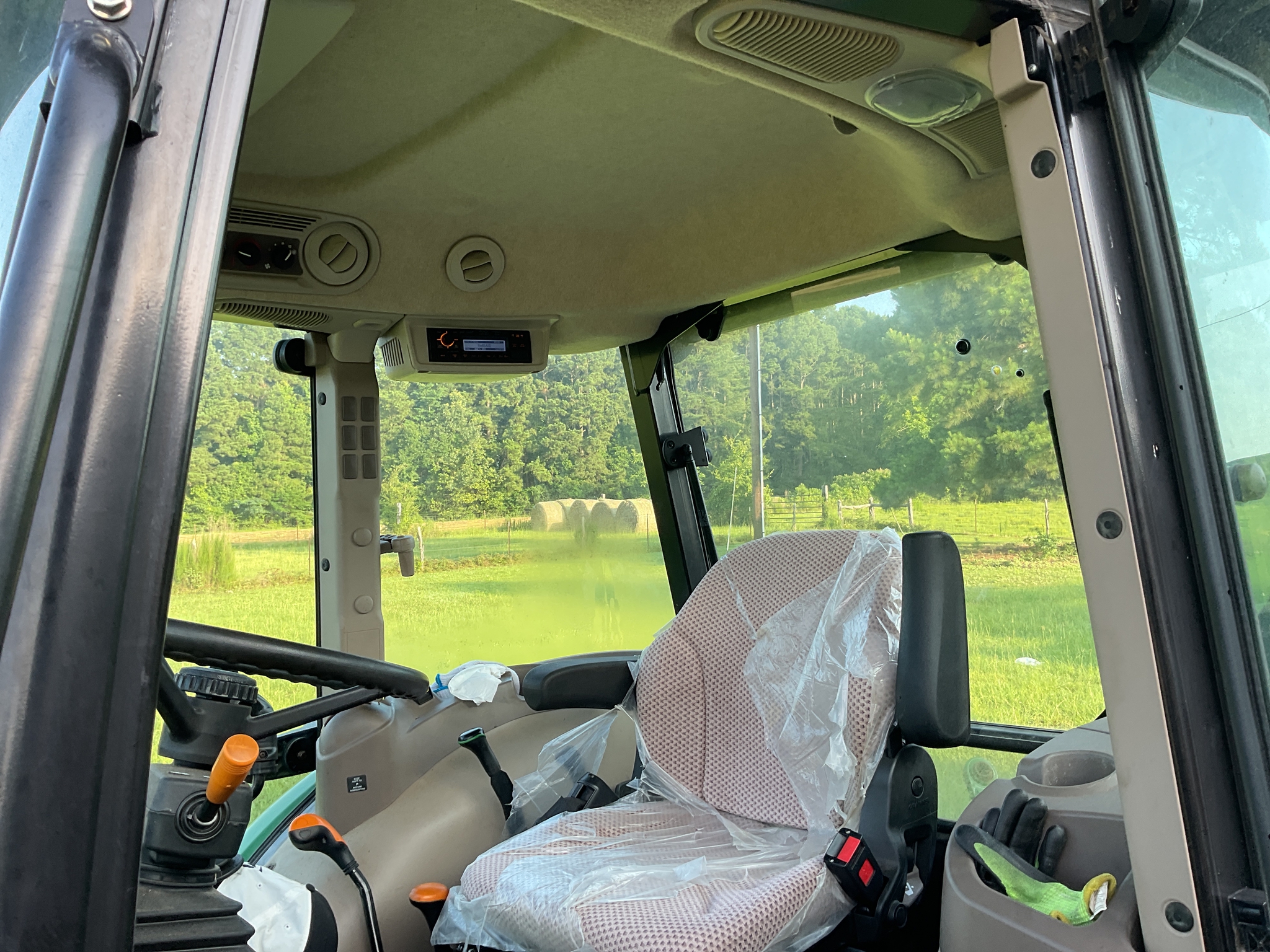 2022 John Deere 5075E Image 12