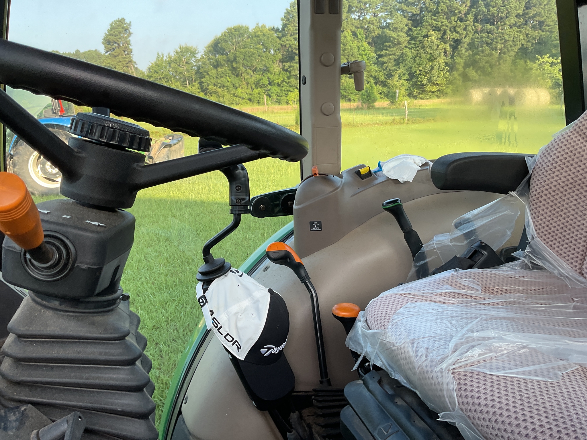 2022 John Deere 5075E Image 13