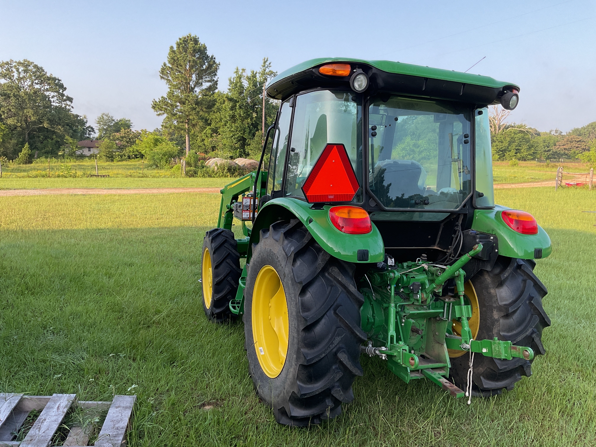2022 John Deere 5075E Image 7