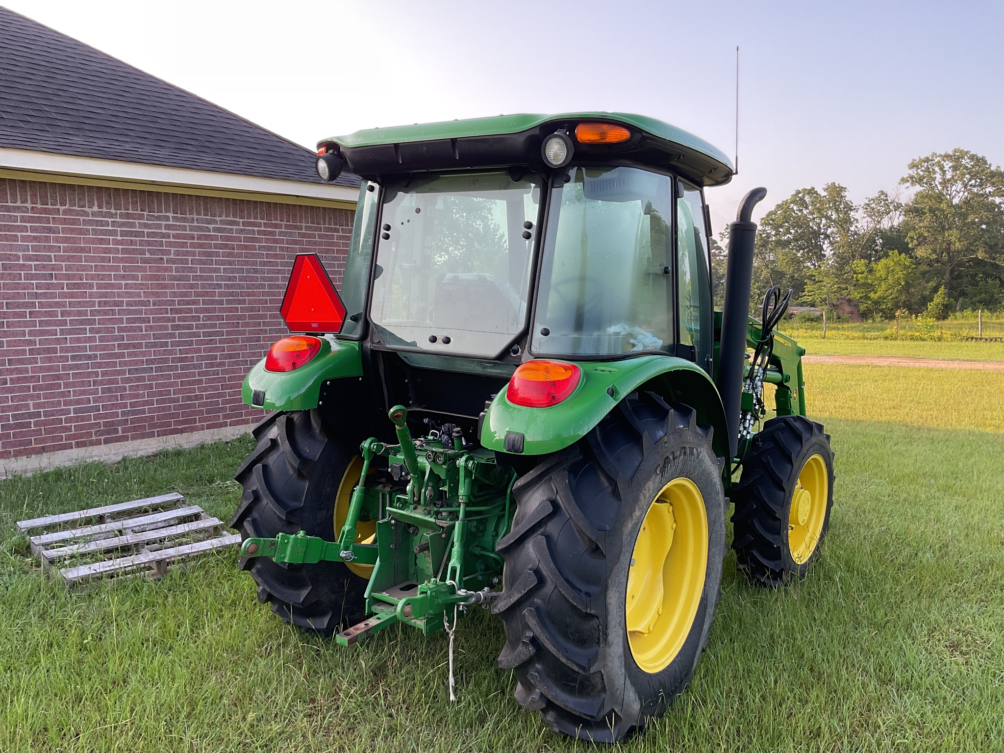 2022 John Deere 5075E Image 5