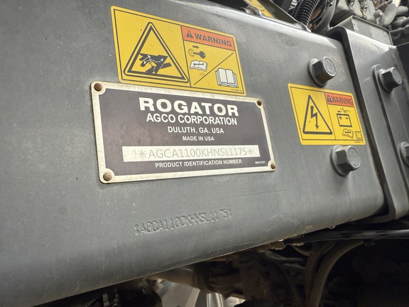 2017 RoGator RG1100B - Photo9