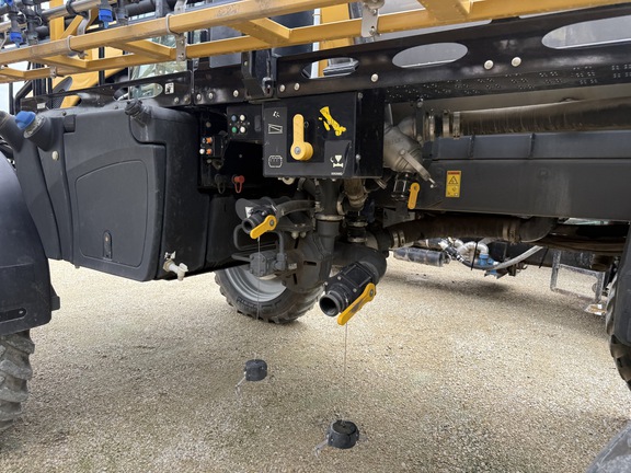 2017 RoGator RG1100B - Photo3