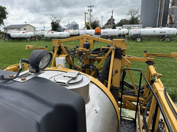 2017 RoGator RG1100B - Photo13