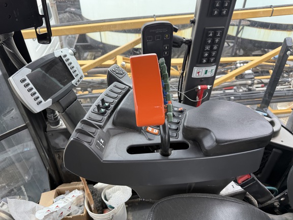 2017 RoGator RG1100B - Photo15