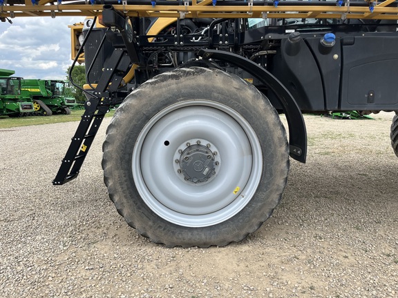 2017 RoGator RG1100B - Photo9