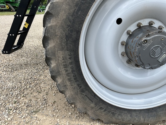 2017 RoGator RG1100B - Photo10