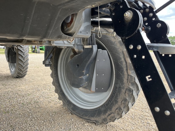 2017 RoGator RG1100B - Photo12