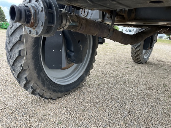 2017 RoGator RG1100B - Photo16