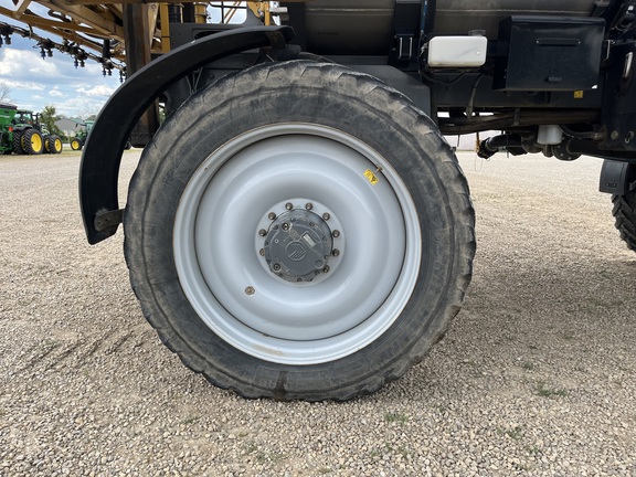 2017 RoGator RG1100B - Photo17