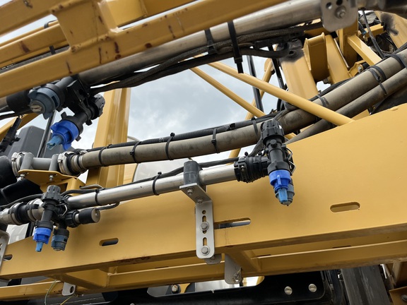 2017 RoGator RG1100B - Photo25
