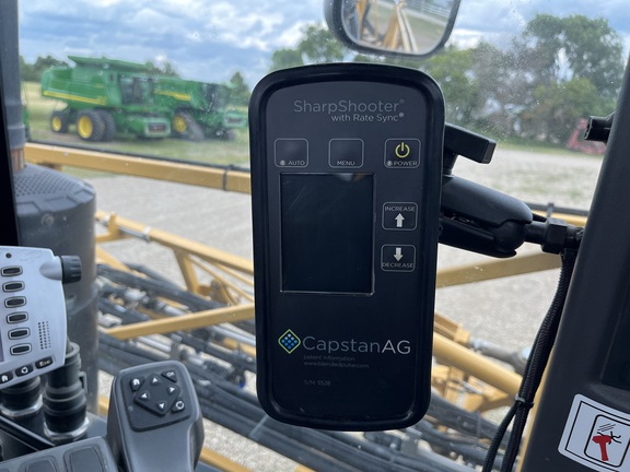 2017 RoGator RG1100B - Photo40