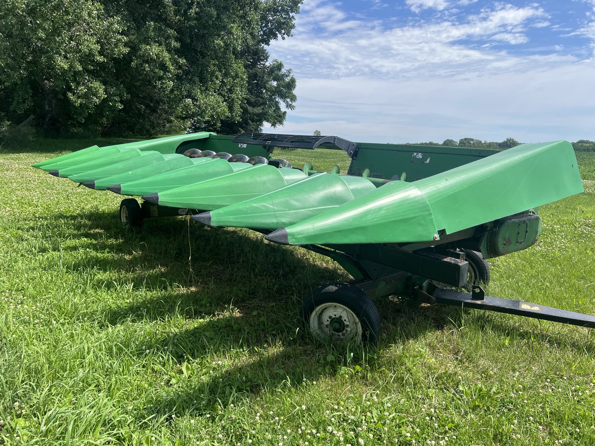 1988 John Deere 843 Image 1