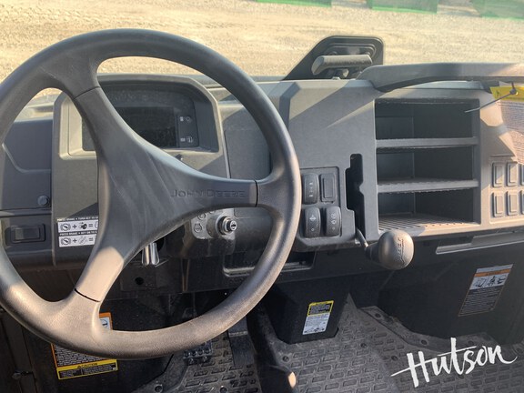 Photo of 2024 John Deere XUV 835M