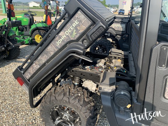 Photo of 2024 John Deere XUV 835M