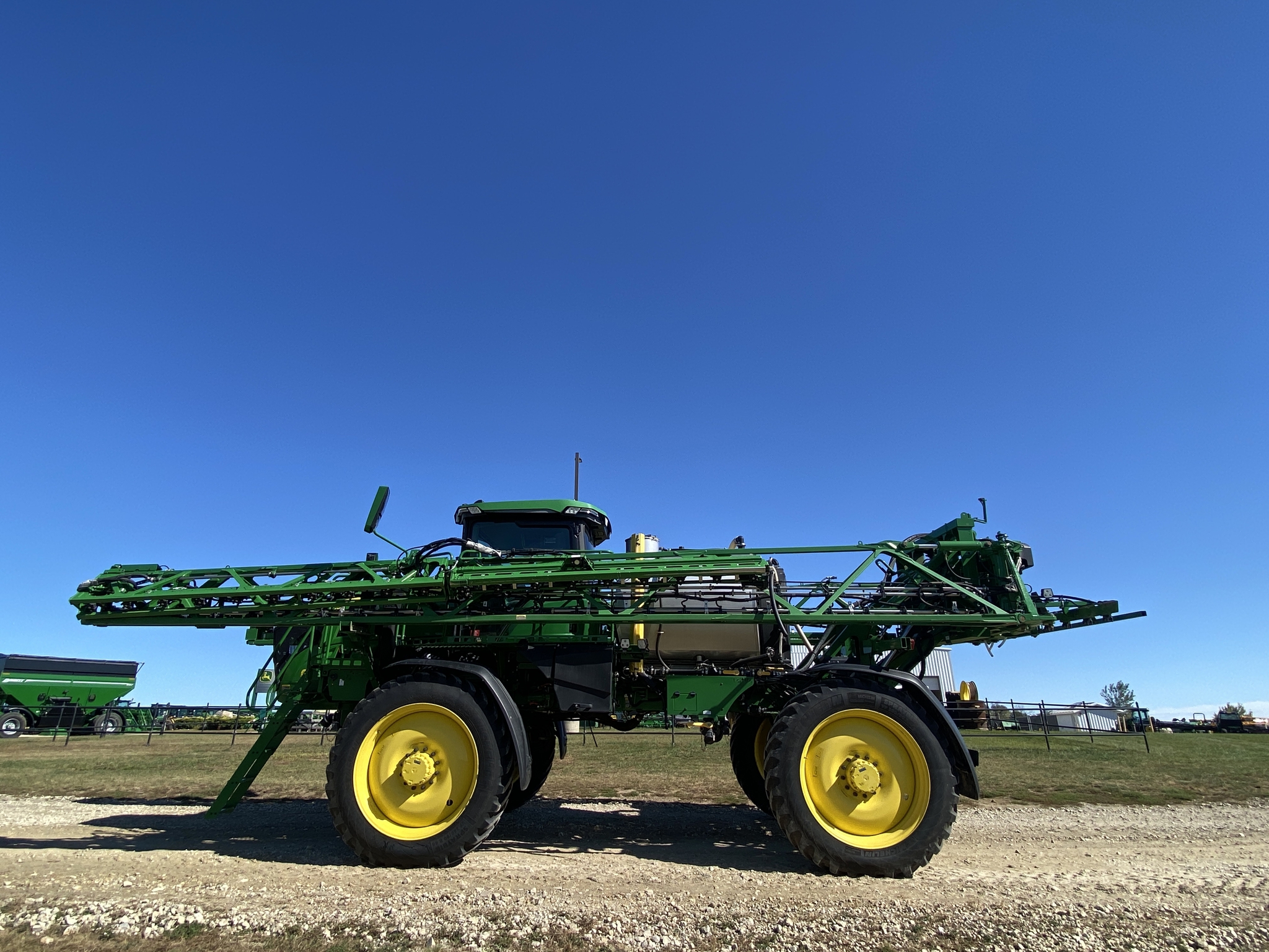 2022 John Deere 410R Image 8