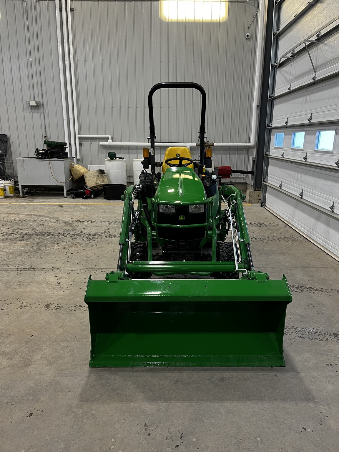 2021 John Deere 2025R Image 6