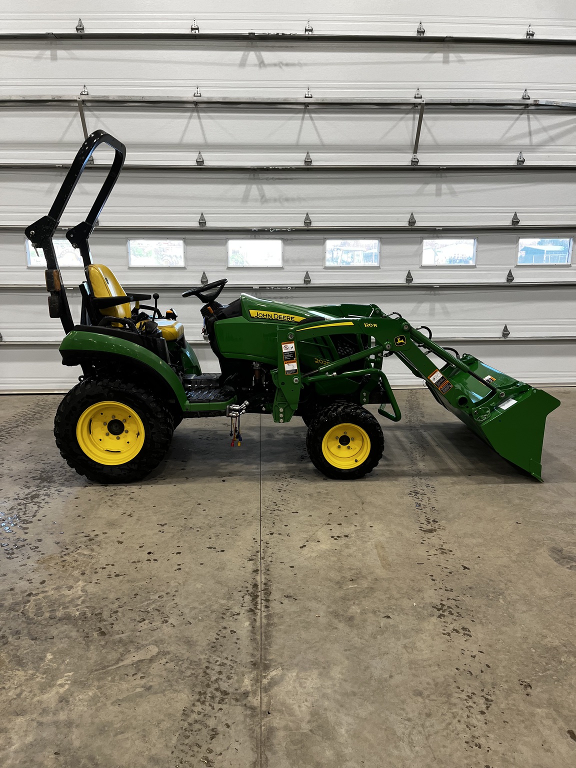 2021 John Deere 2025R Image 5