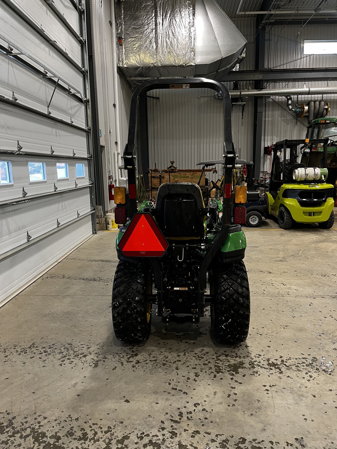 2021 John Deere 2025R Image 4