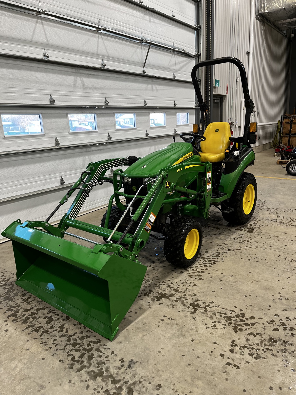 2021 John Deere 2025R Image 1