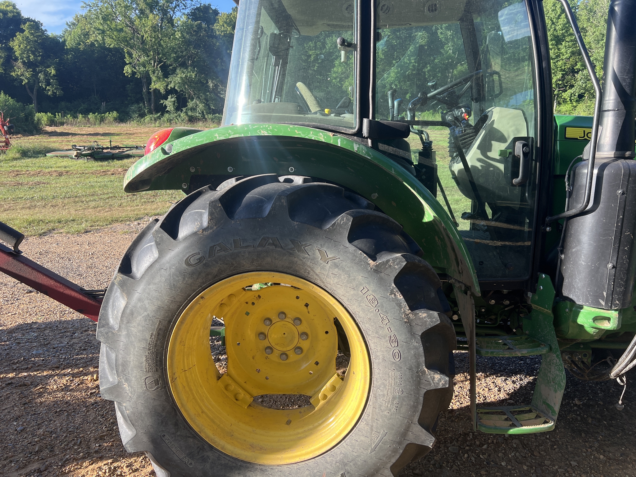 2022 John Deere 5100E Image 12
