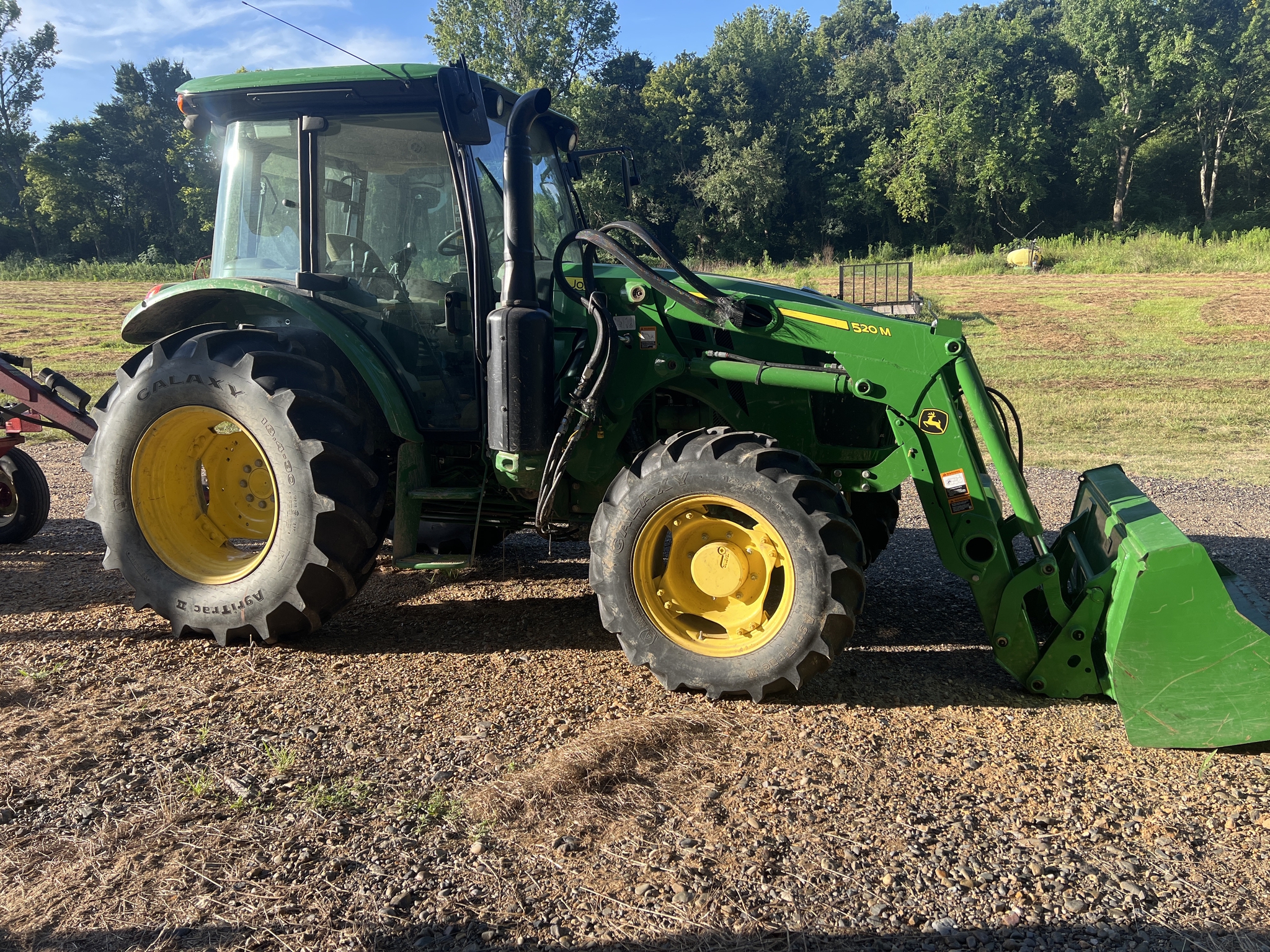 2022 John Deere 5100E Image 4