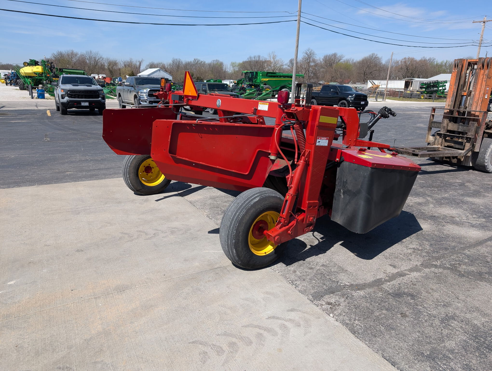  2010 New Holland H7230 at Heritage Tractor in Lamar, MO