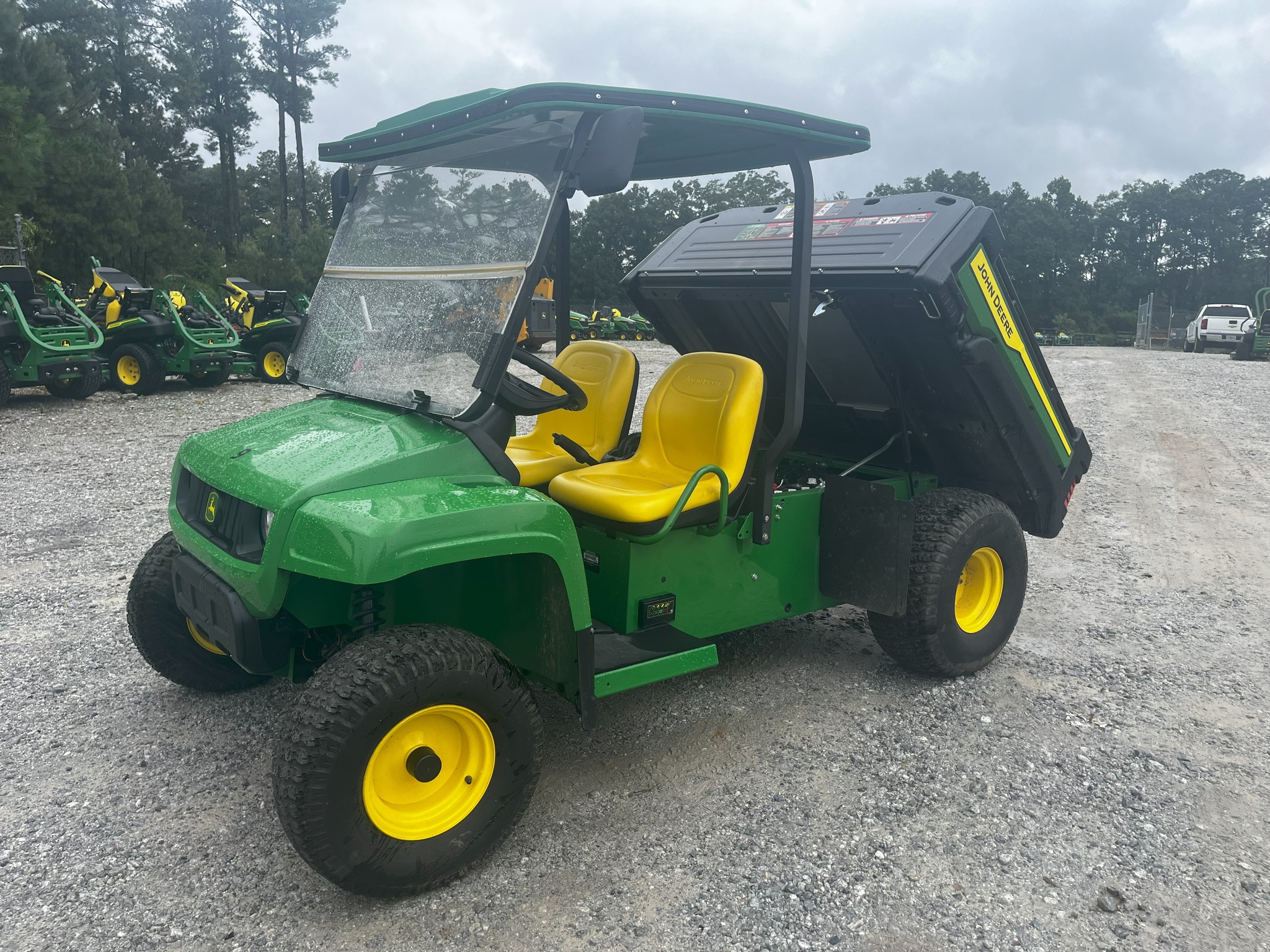 2023 John Deere TE 4X2 ELECTRIC GATOR Image 2