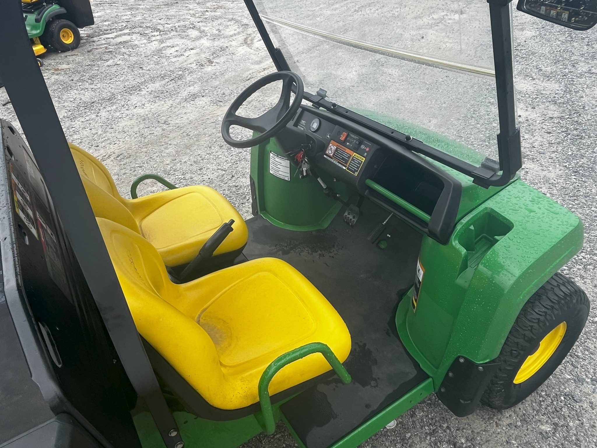 2023 John Deere TE 4X2 ELECTRIC GATOR Image 6