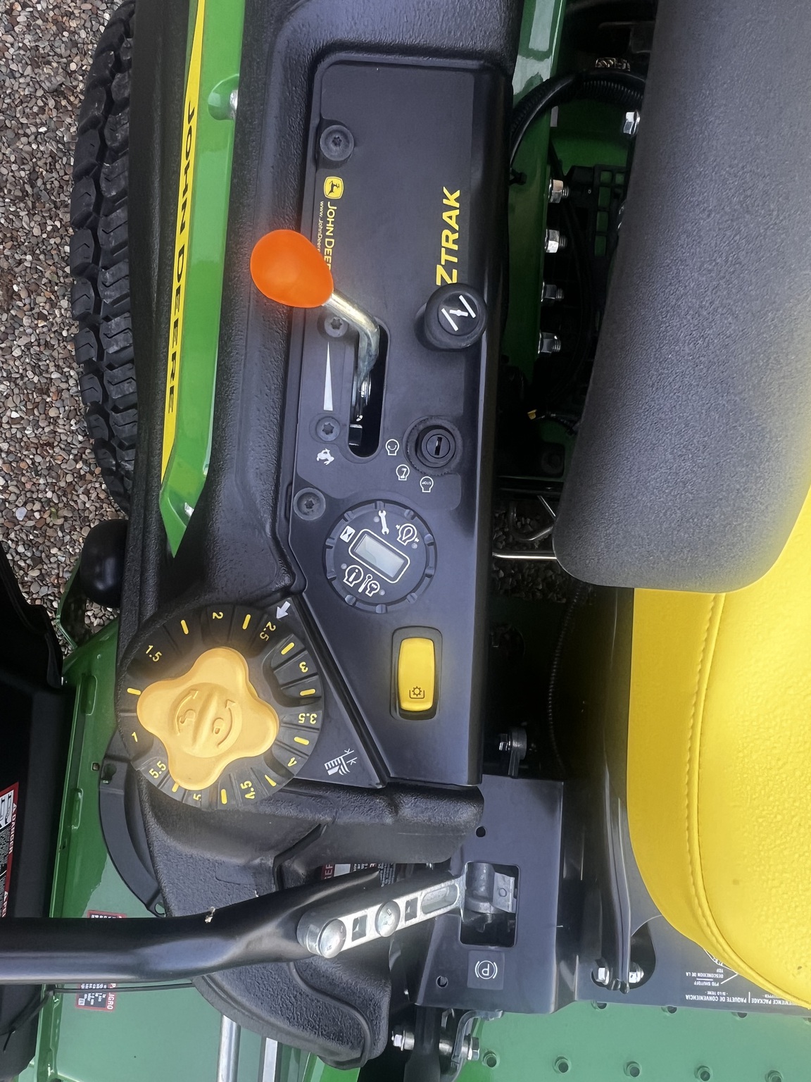 2025 John Deere Z930M Image 6