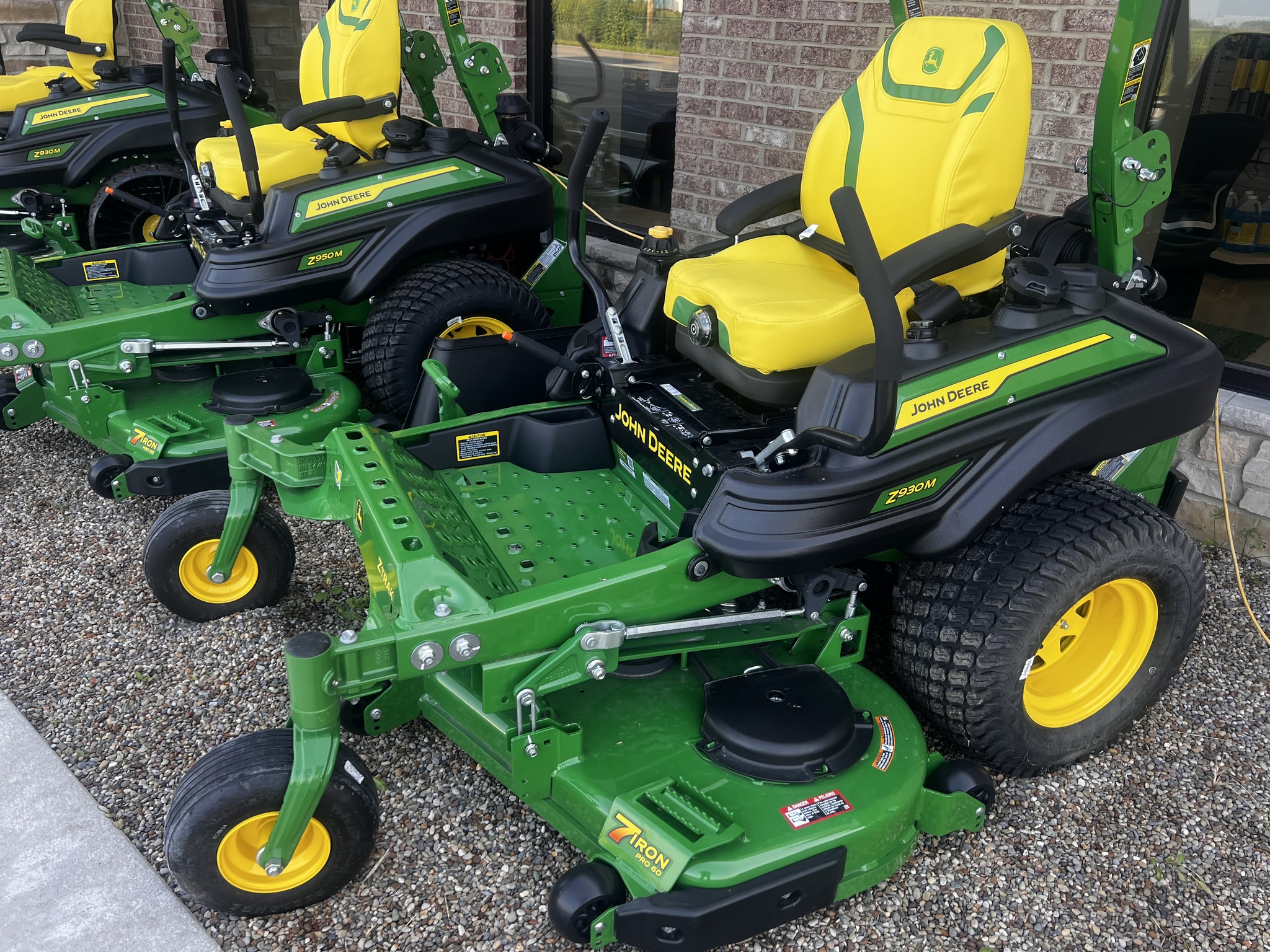 2025 John Deere Z930M Image 1