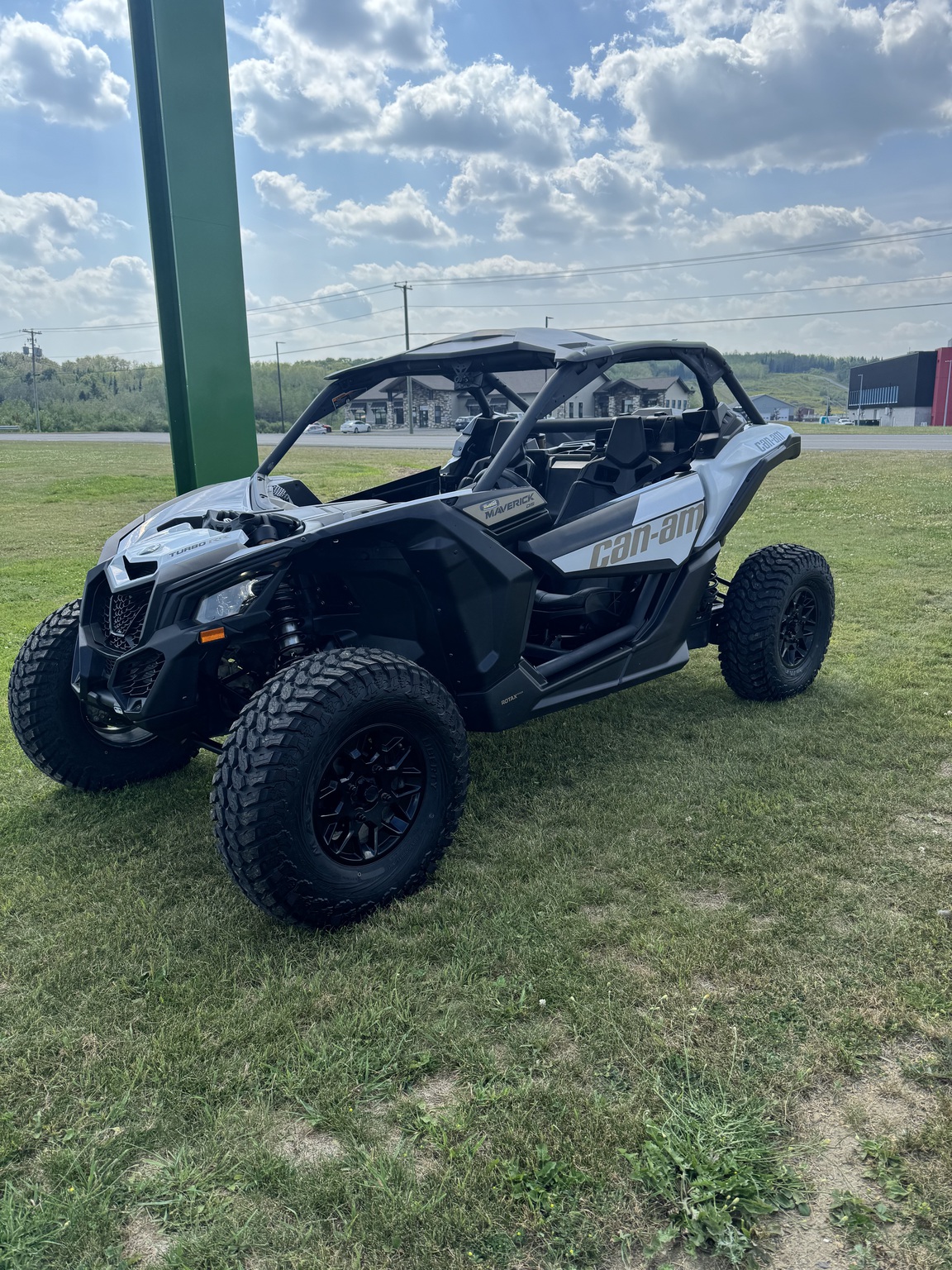 2024 Can-Am MAVERICK X3 DS TURBO RR Image 1